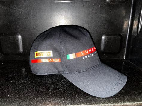 cappello prada luna rossa